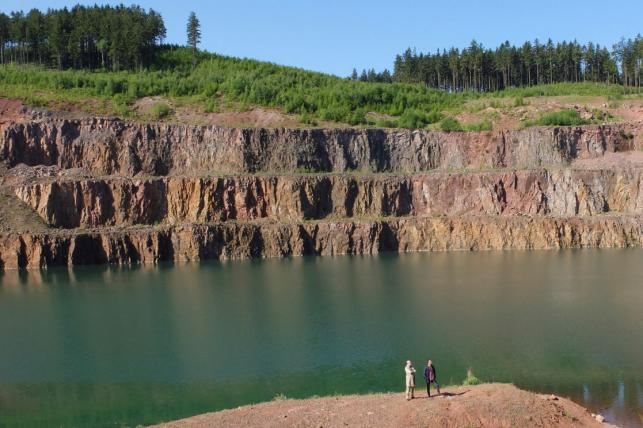 YH5BAEAAAAALAAAAAABAAEAAAIBRAA7