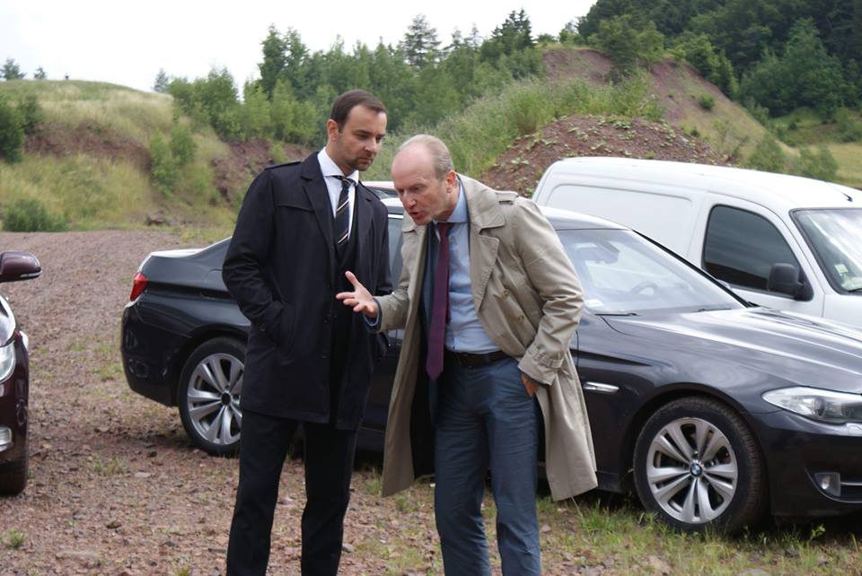 YH5BAEAAAAALAAAAAABAAEAAAIBRAA7