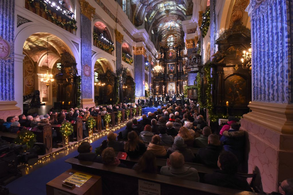 YH5BAEAAAAALAAAAAABAAEAAAIBRAA7