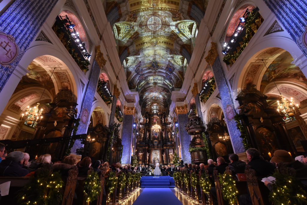 YH5BAEAAAAALAAAAAABAAEAAAIBRAA7