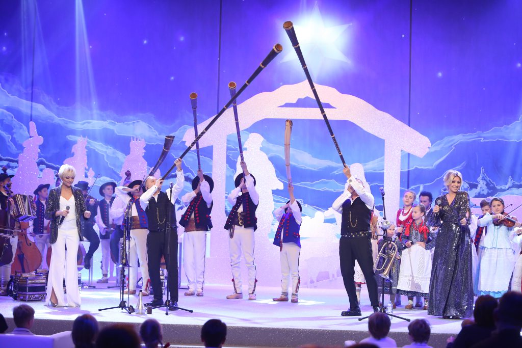 YH5BAEAAAAALAAAAAABAAEAAAIBRAA7