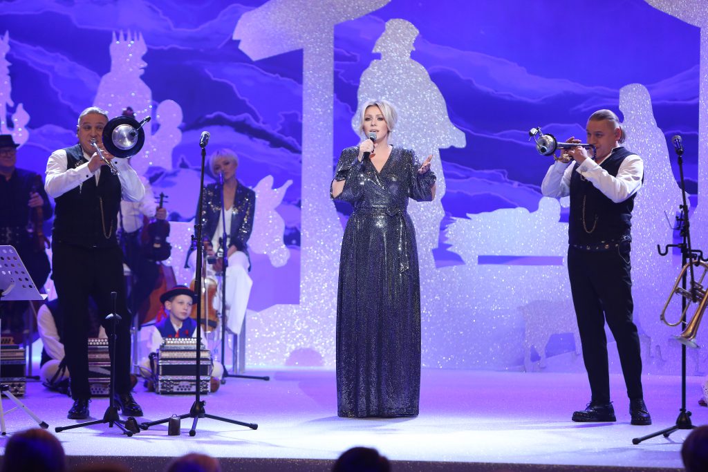 YH5BAEAAAAALAAAAAABAAEAAAIBRAA7