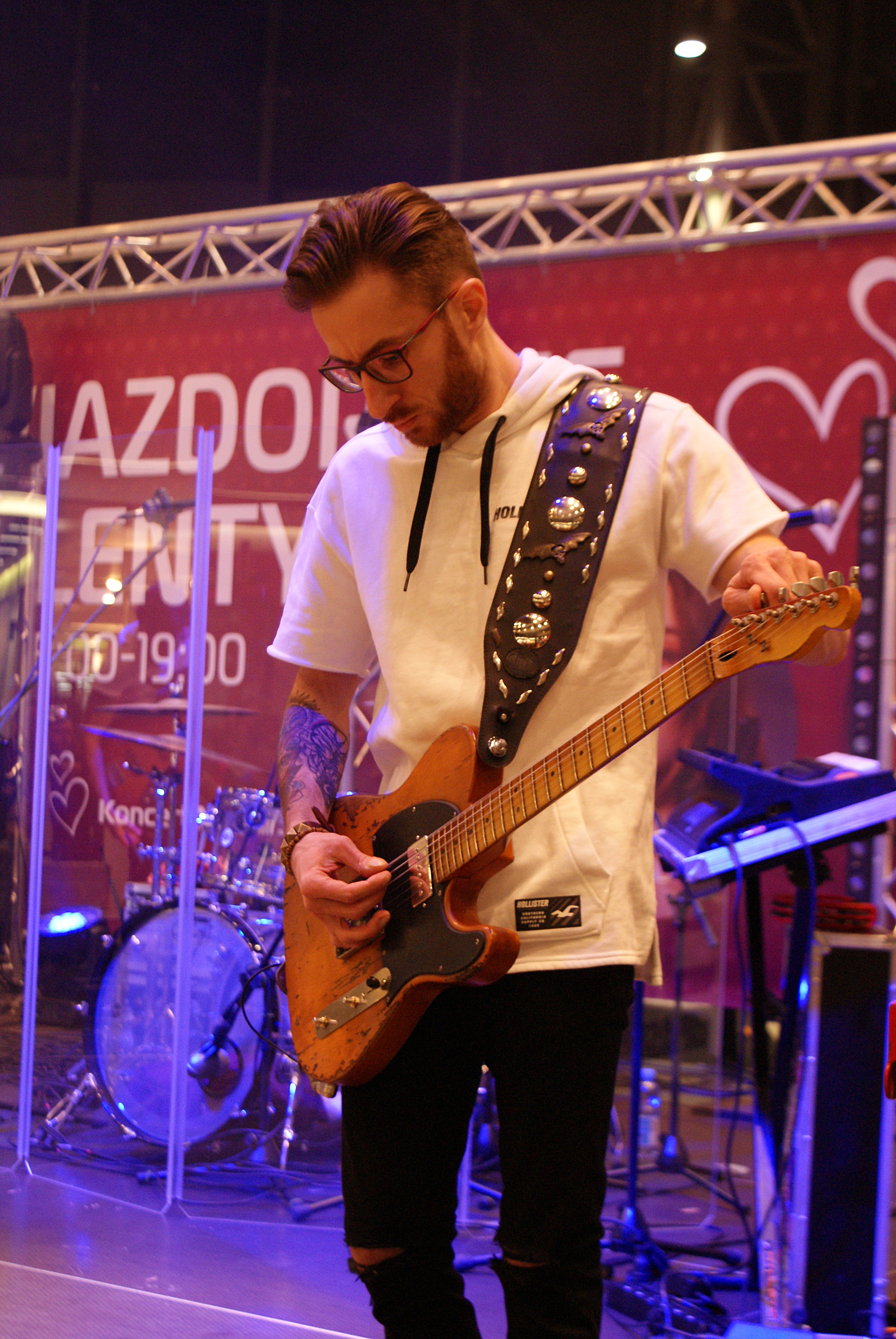 YH5BAEAAAAALAAAAAABAAEAAAIBRAA7