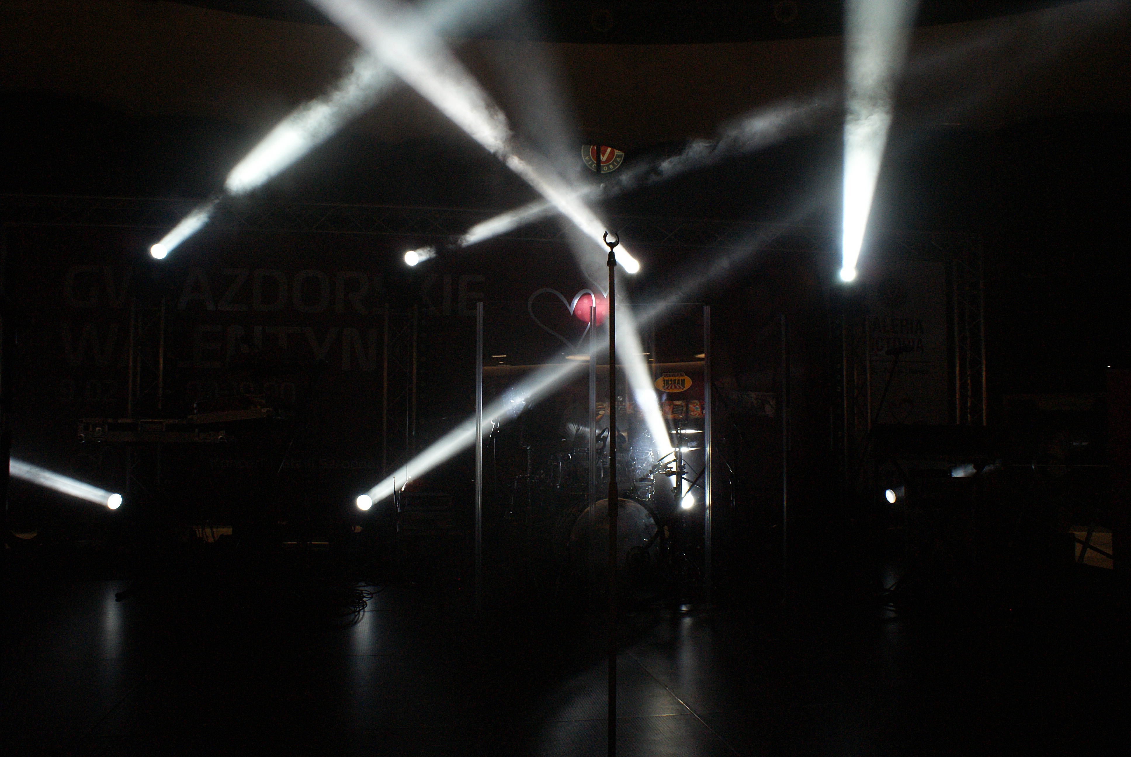 YH5BAEAAAAALAAAAAABAAEAAAIBRAA7