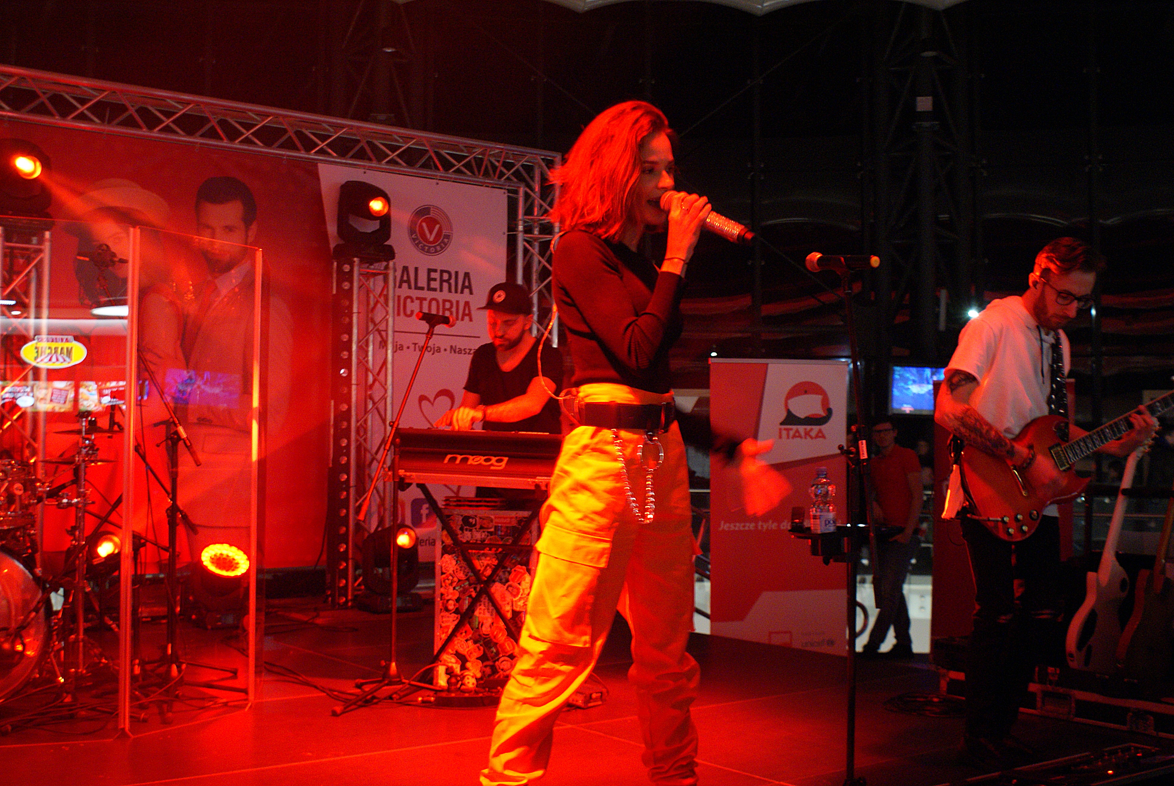 YH5BAEAAAAALAAAAAABAAEAAAIBRAA7