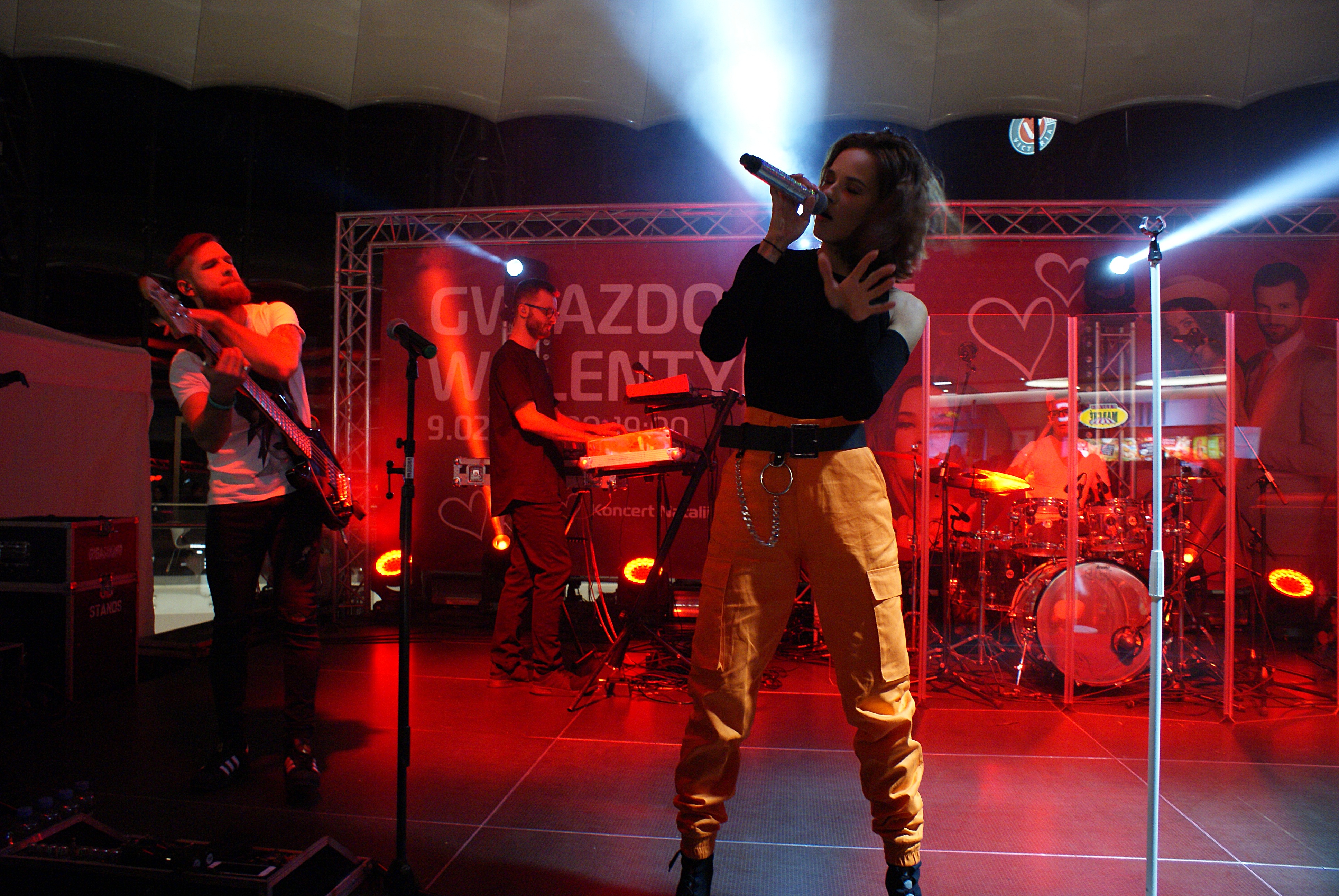 YH5BAEAAAAALAAAAAABAAEAAAIBRAA7