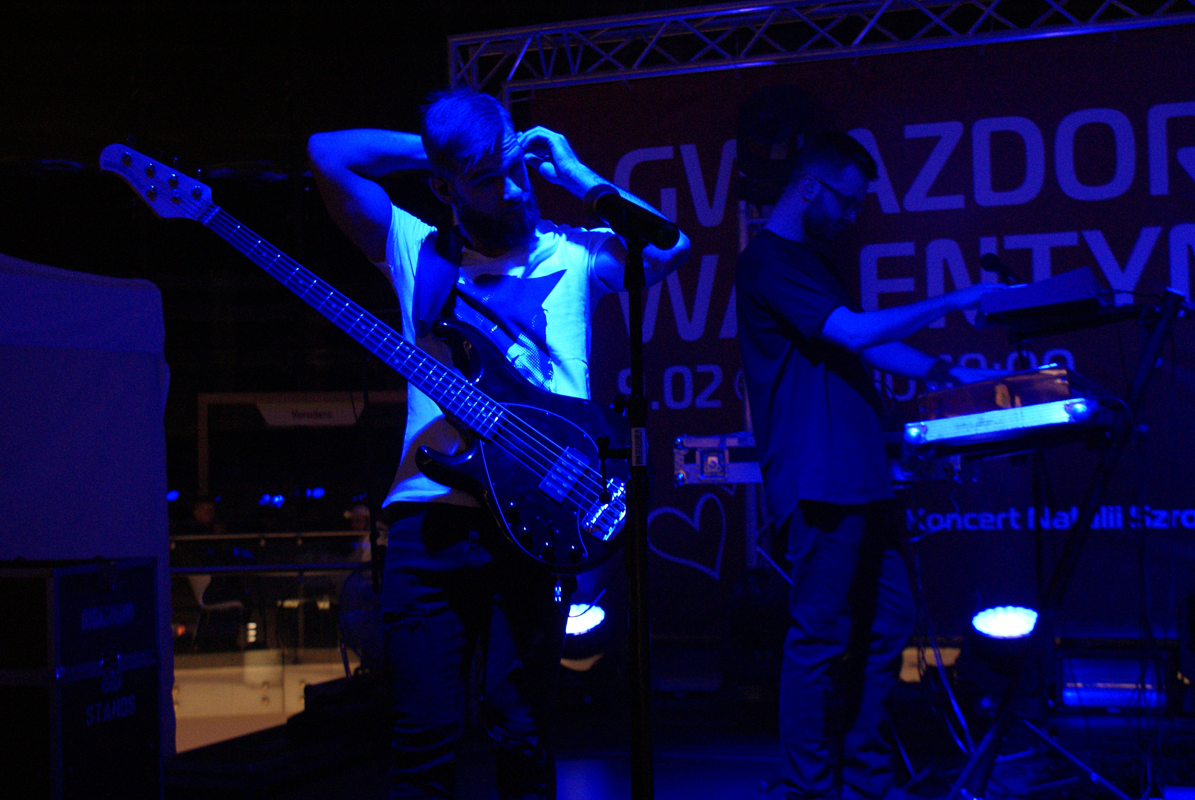 YH5BAEAAAAALAAAAAABAAEAAAIBRAA7