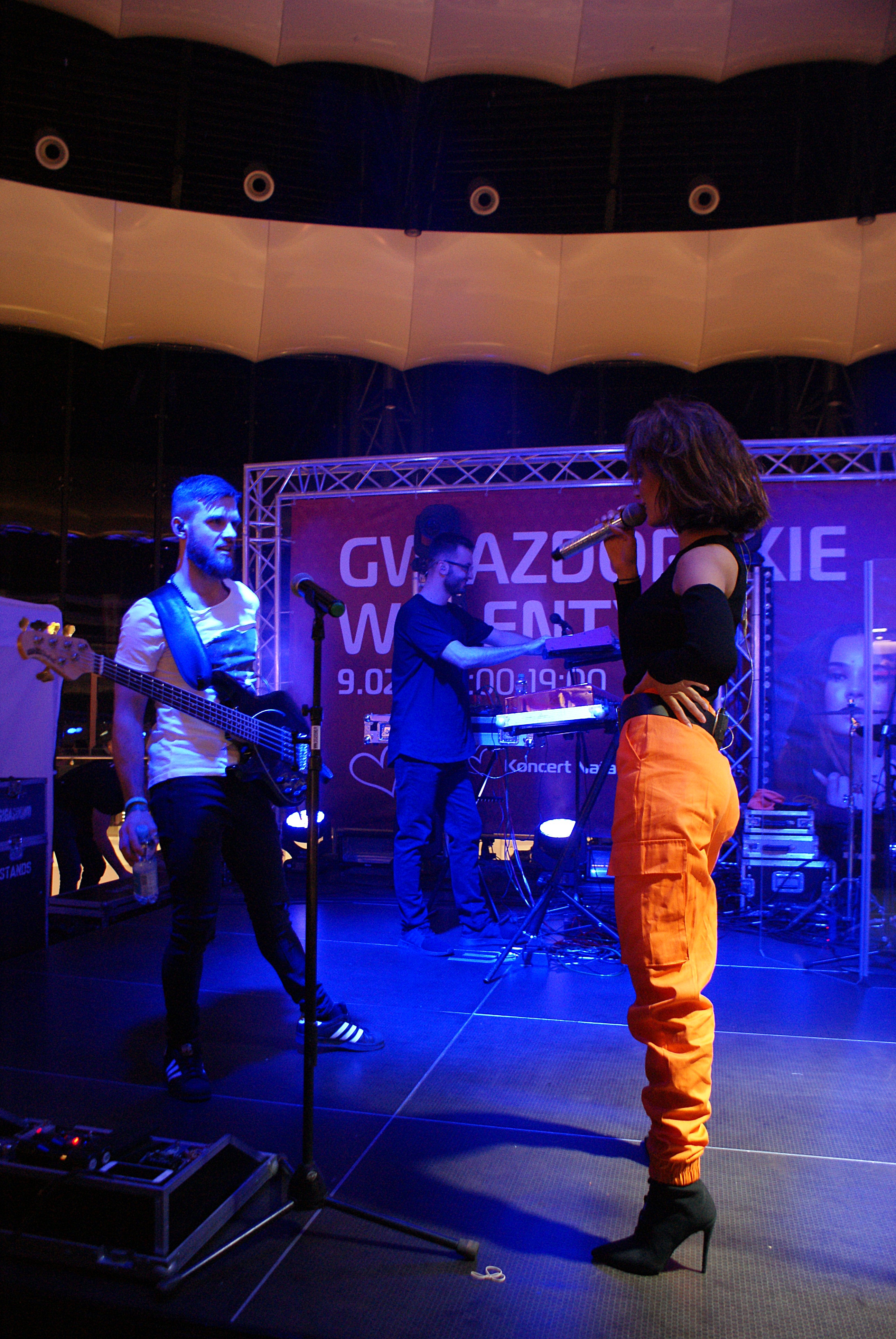 YH5BAEAAAAALAAAAAABAAEAAAIBRAA7