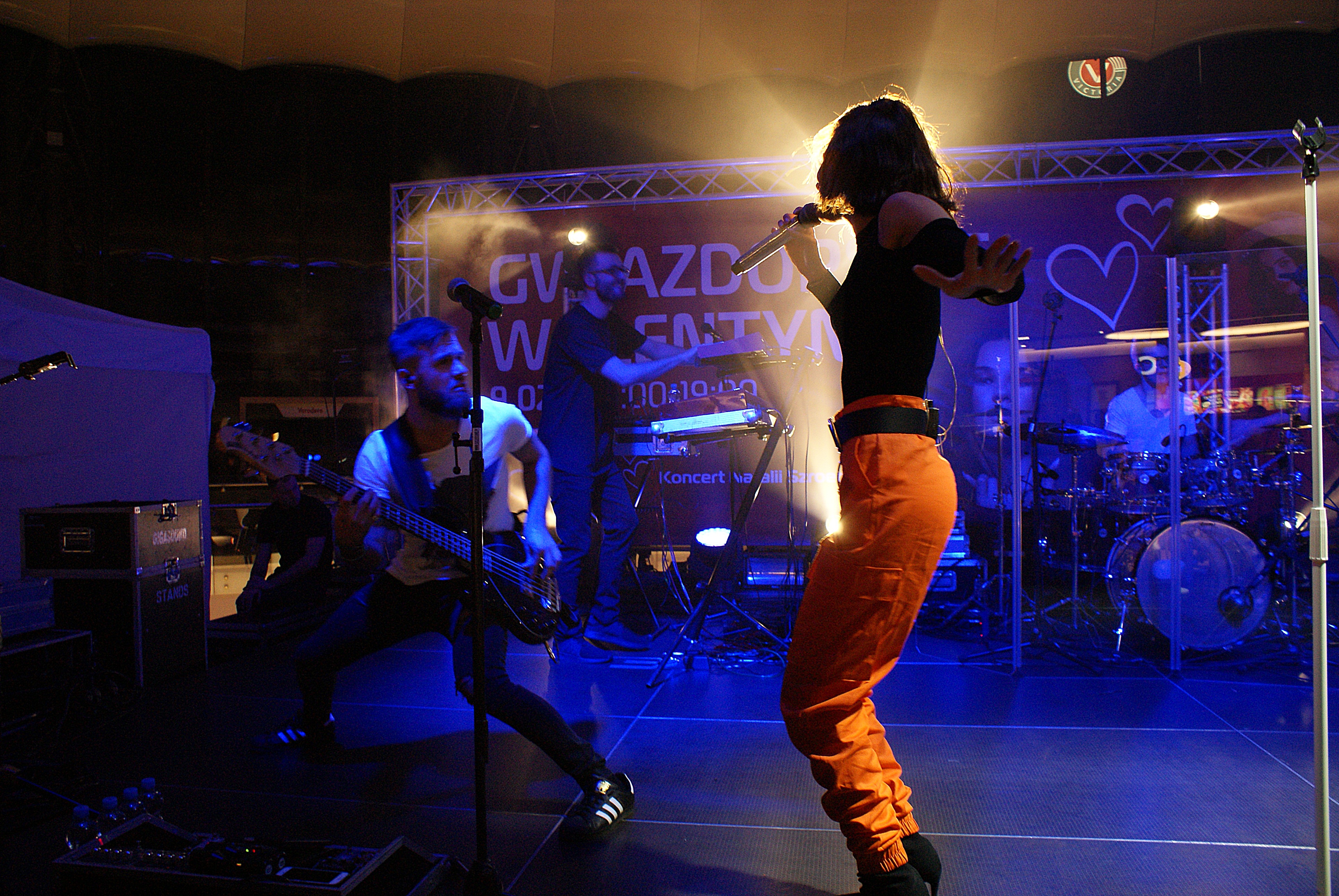 YH5BAEAAAAALAAAAAABAAEAAAIBRAA7