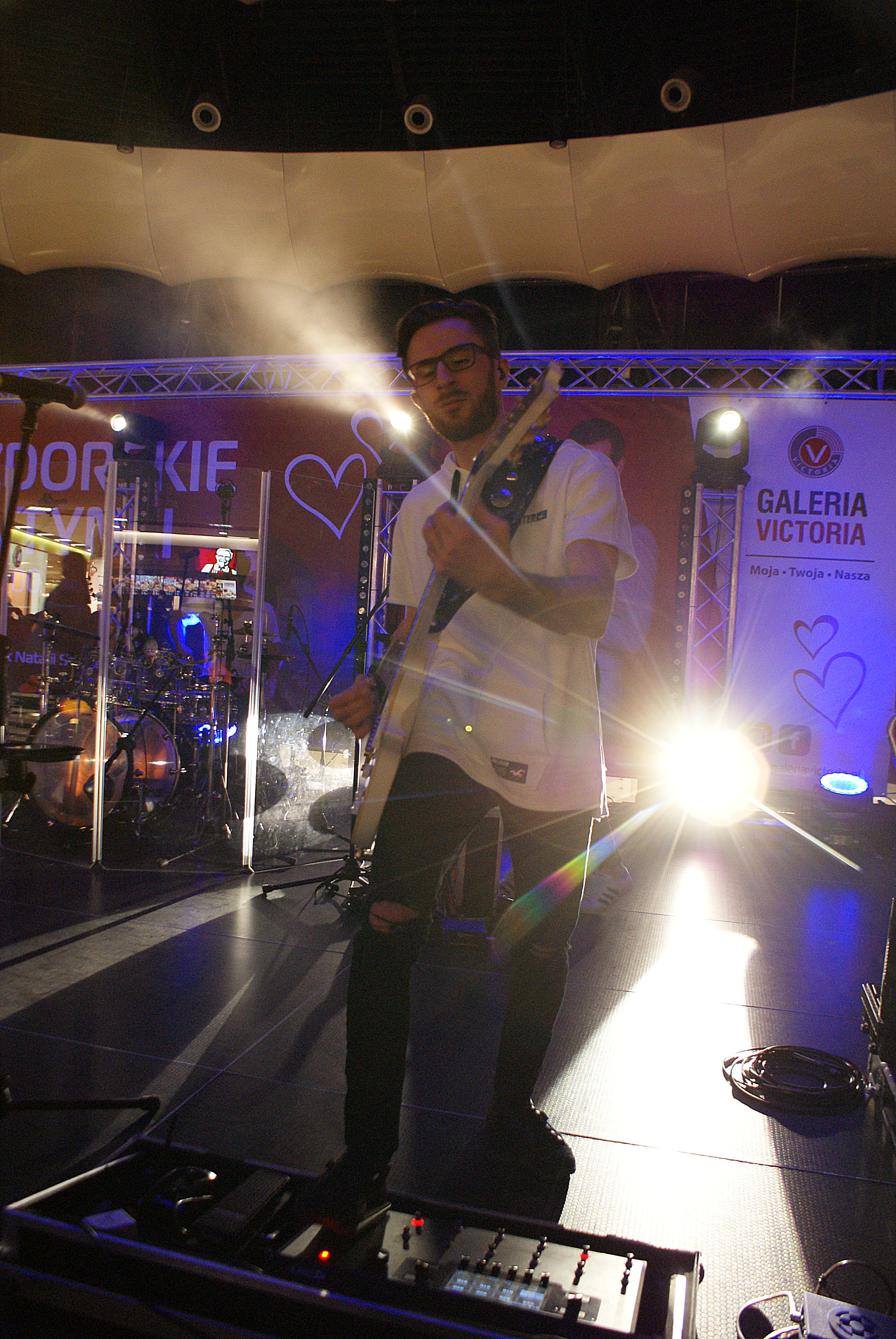 YH5BAEAAAAALAAAAAABAAEAAAIBRAA7