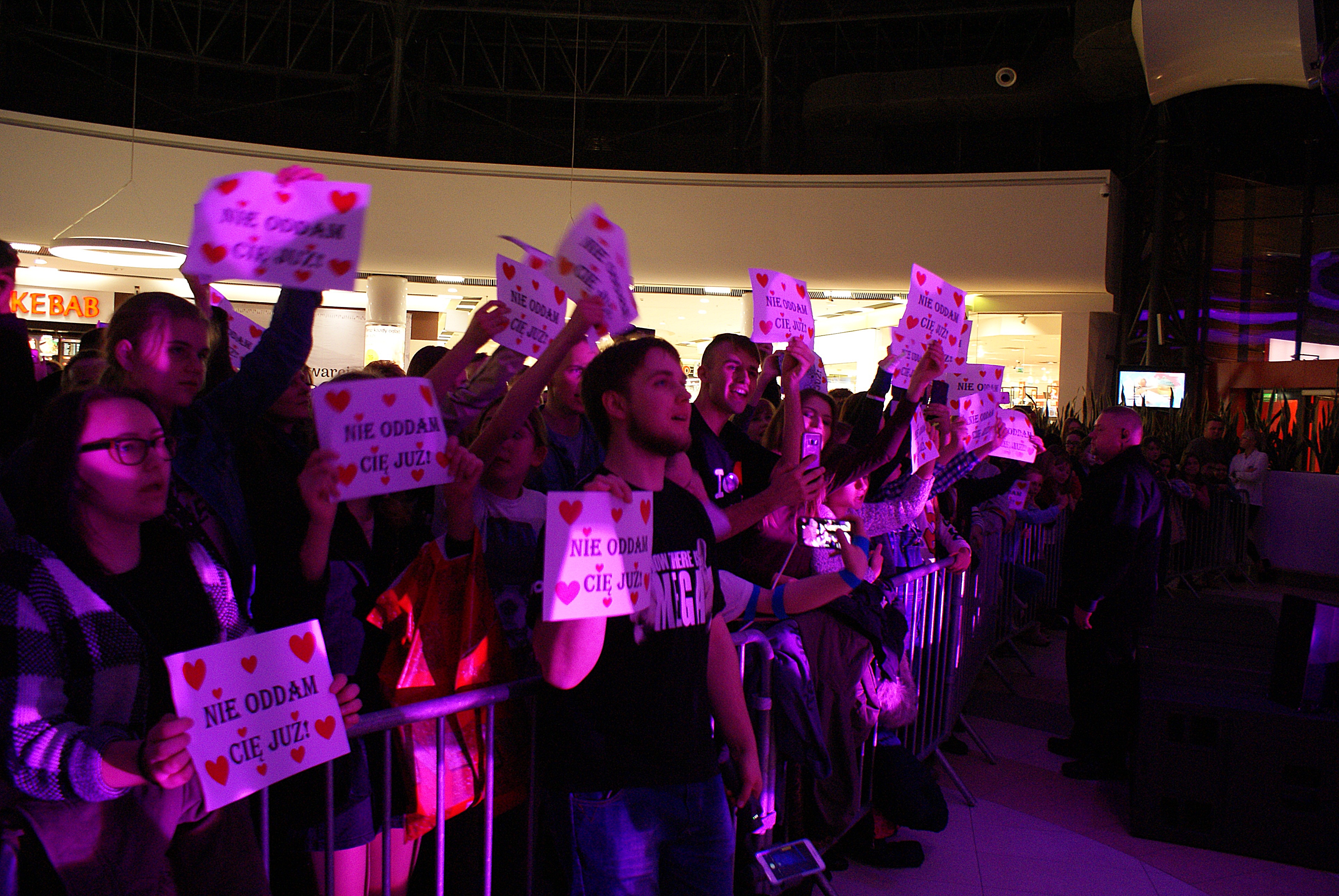 YH5BAEAAAAALAAAAAABAAEAAAIBRAA7