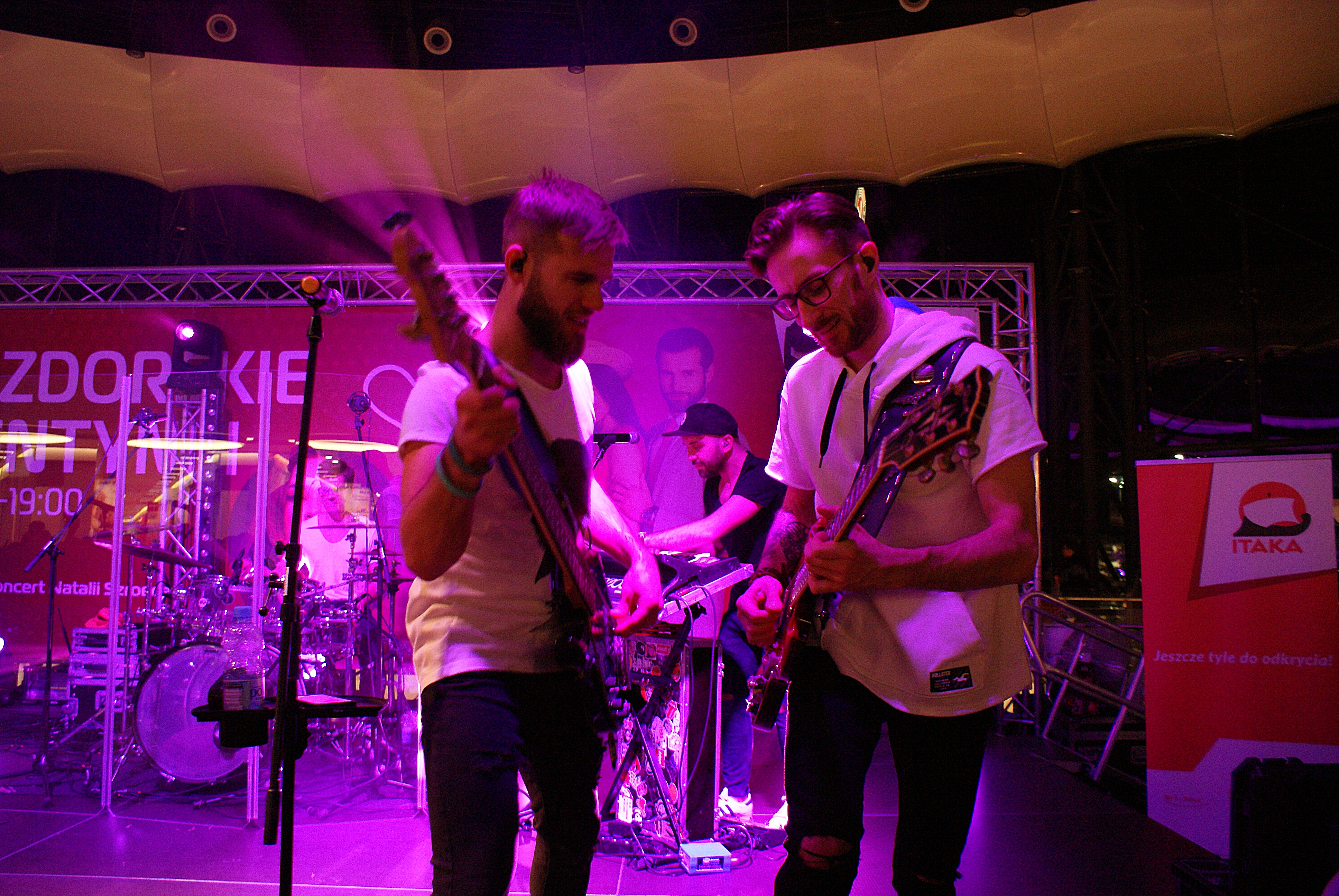 YH5BAEAAAAALAAAAAABAAEAAAIBRAA7