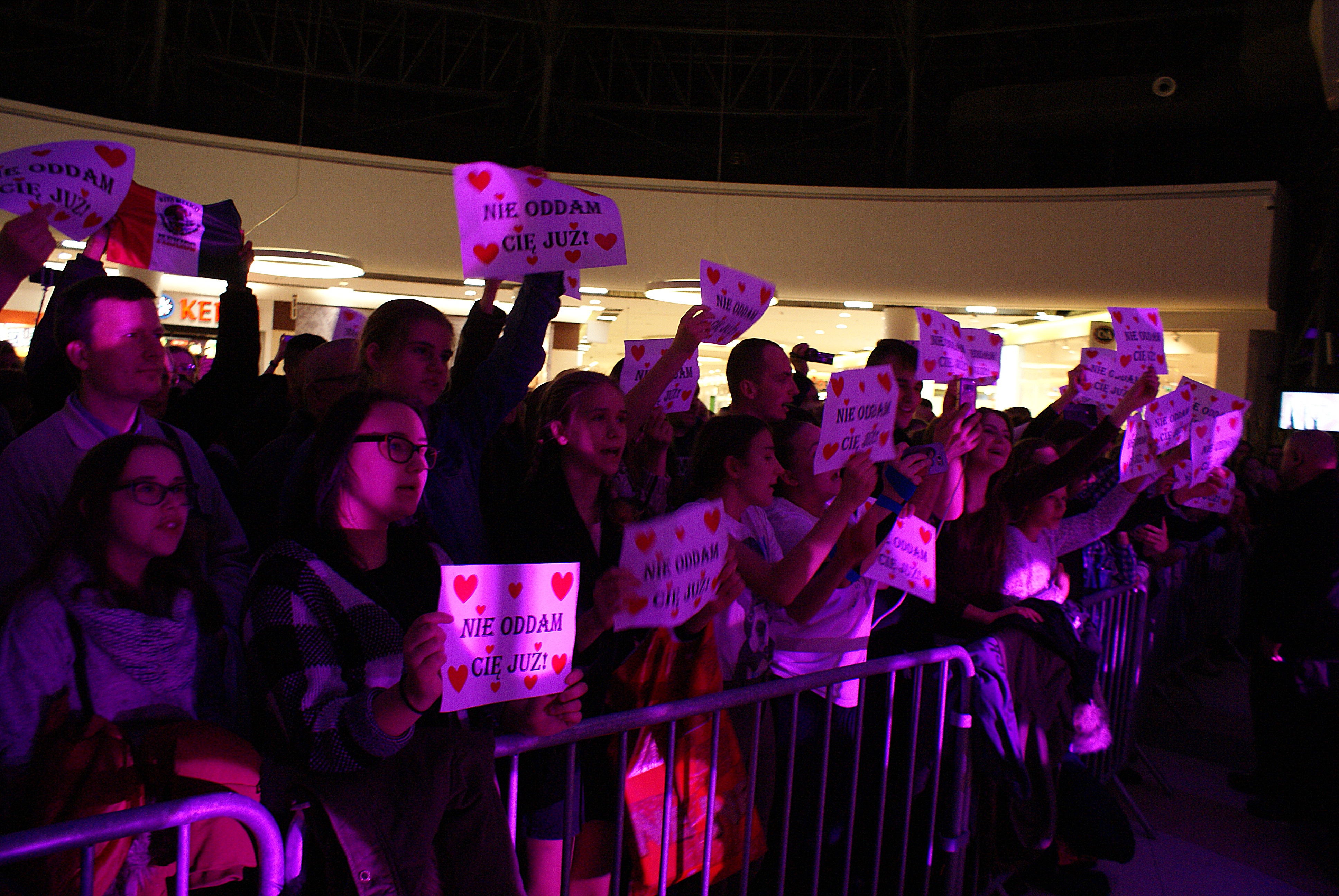 YH5BAEAAAAALAAAAAABAAEAAAIBRAA7