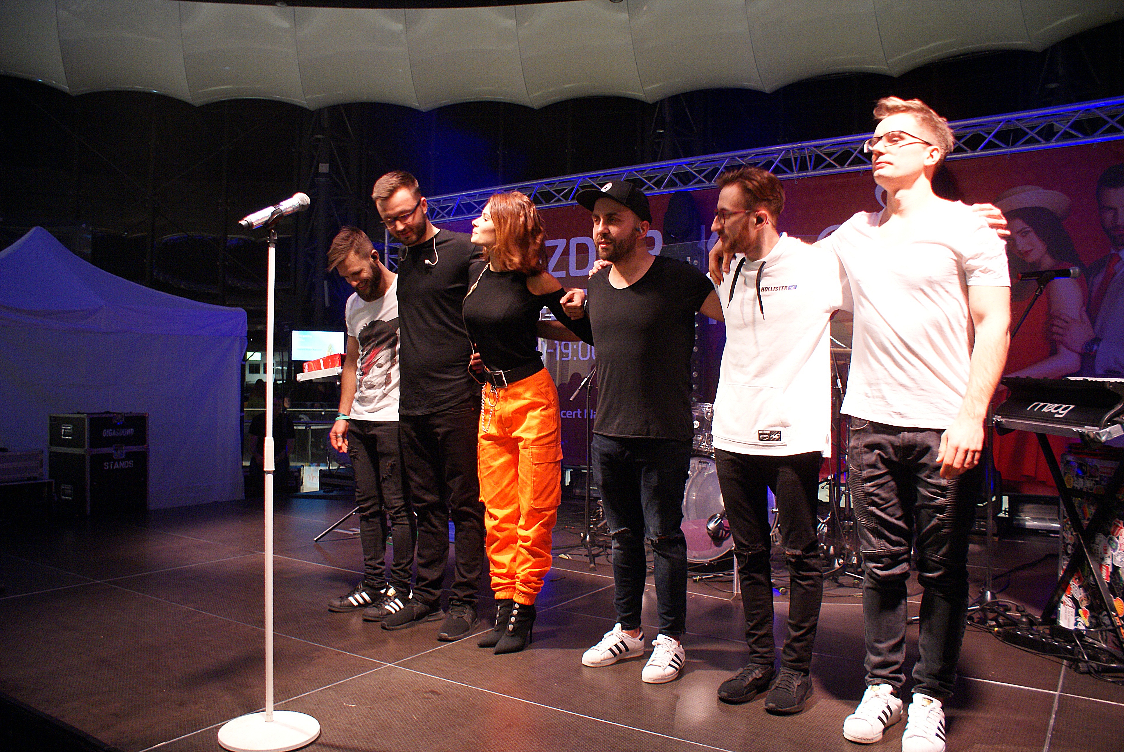 YH5BAEAAAAALAAAAAABAAEAAAIBRAA7