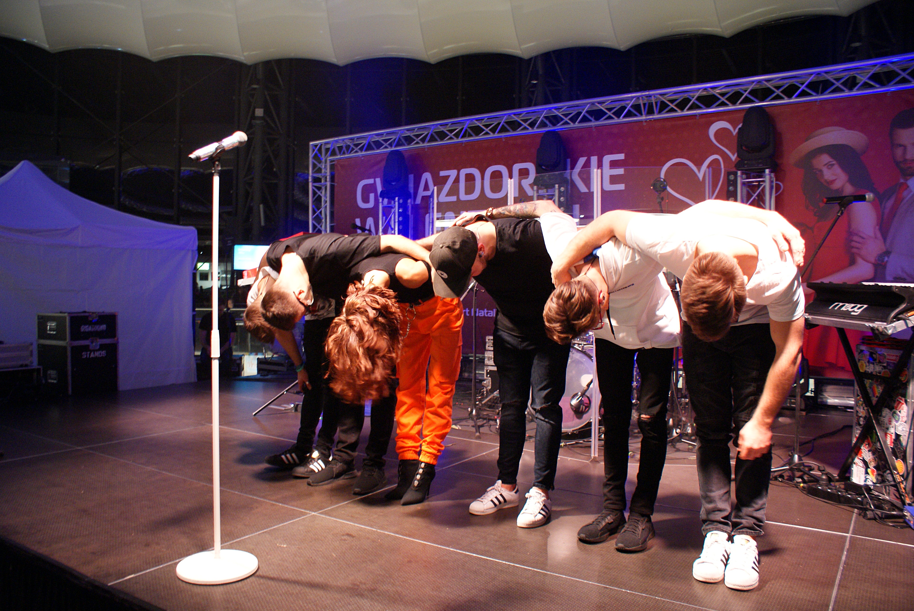 YH5BAEAAAAALAAAAAABAAEAAAIBRAA7