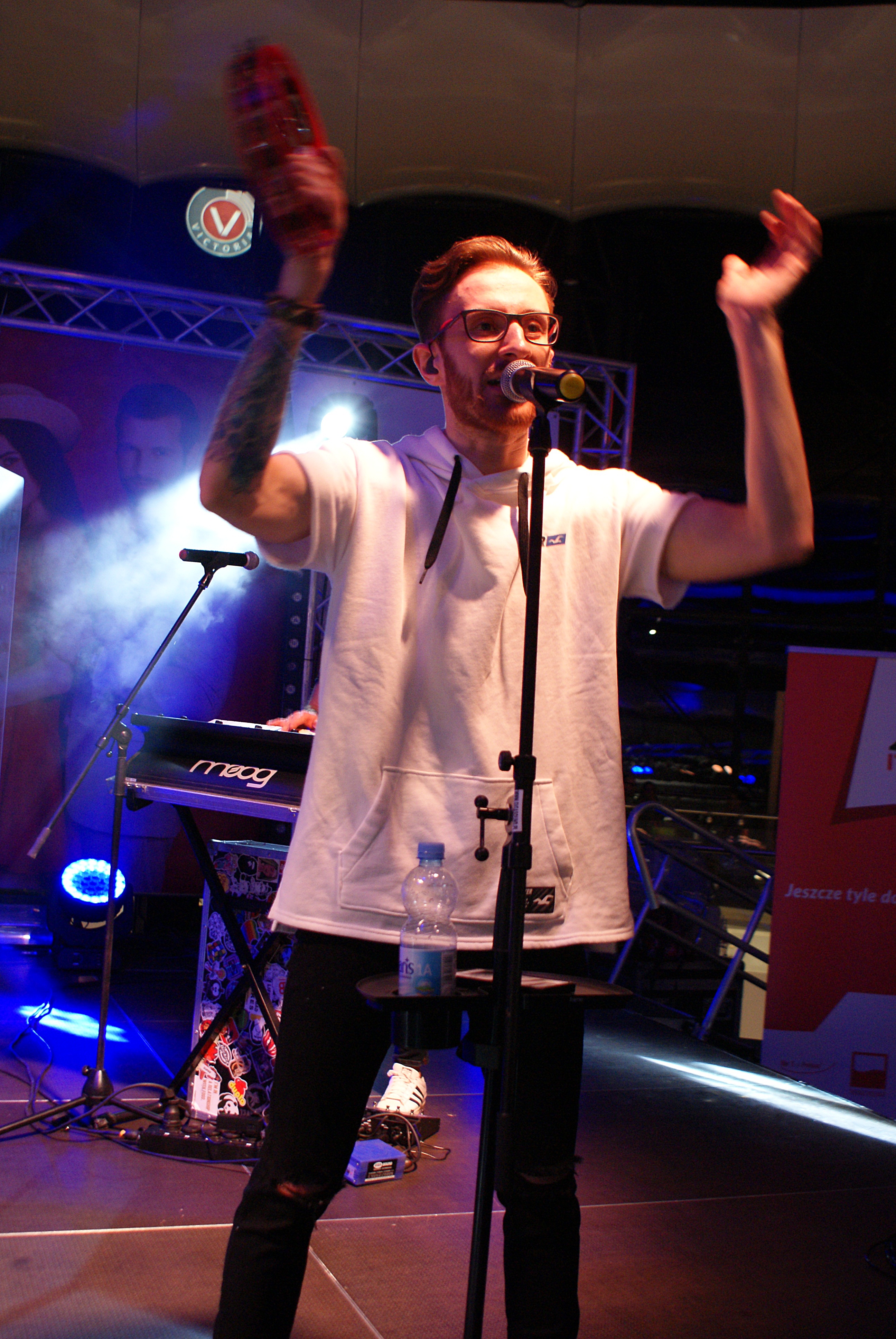 YH5BAEAAAAALAAAAAABAAEAAAIBRAA7