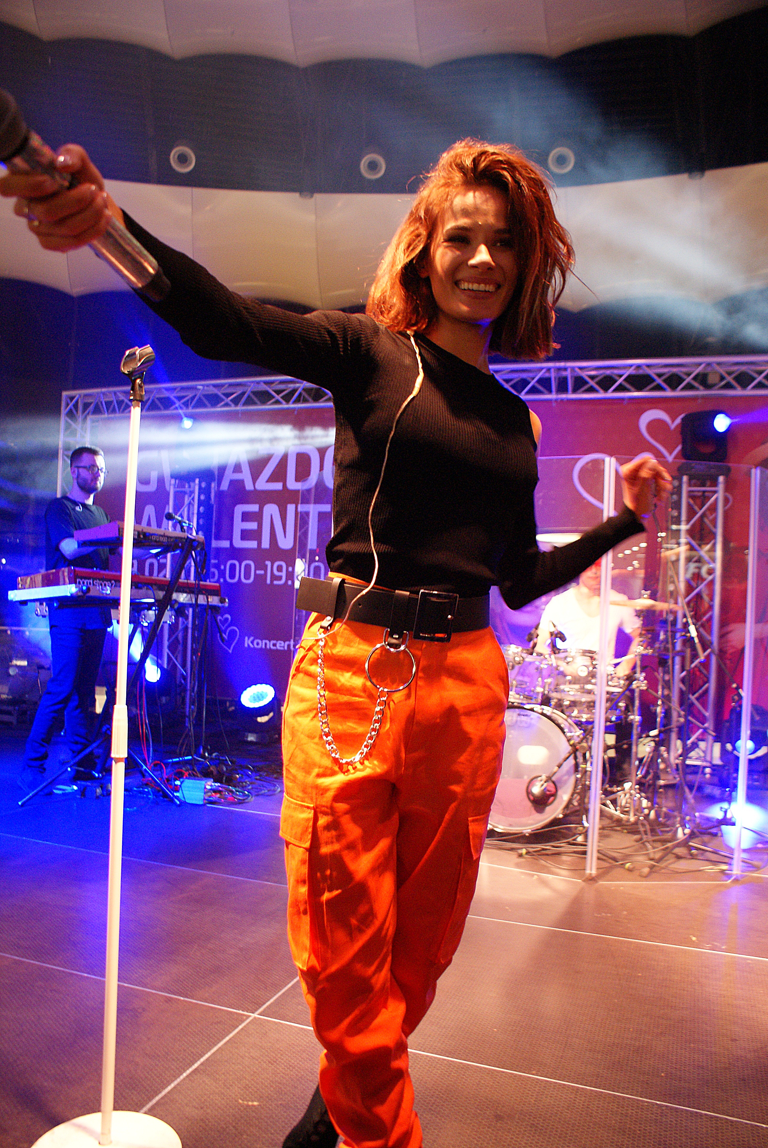 YH5BAEAAAAALAAAAAABAAEAAAIBRAA7