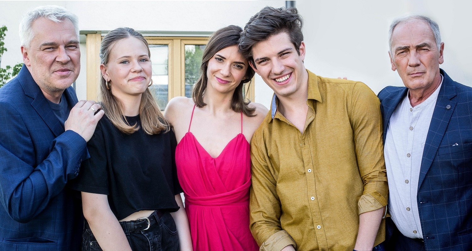 YH5BAEAAAAALAAAAAABAAEAAAIBRAA7