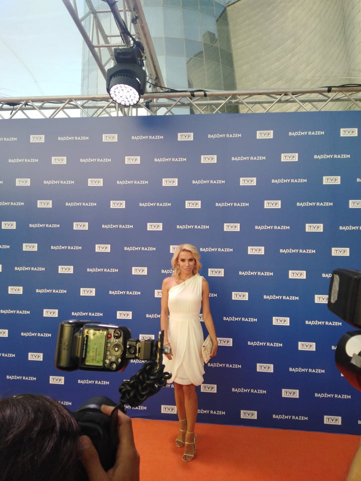 YH5BAEAAAAALAAAAAABAAEAAAIBRAA7