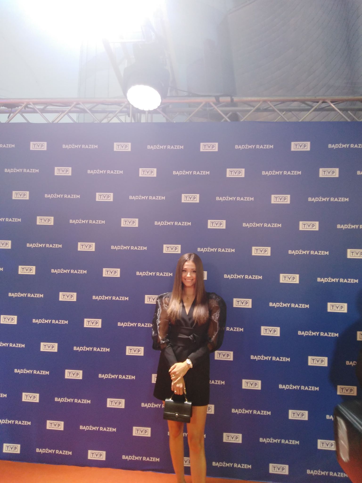 YH5BAEAAAAALAAAAAABAAEAAAIBRAA7