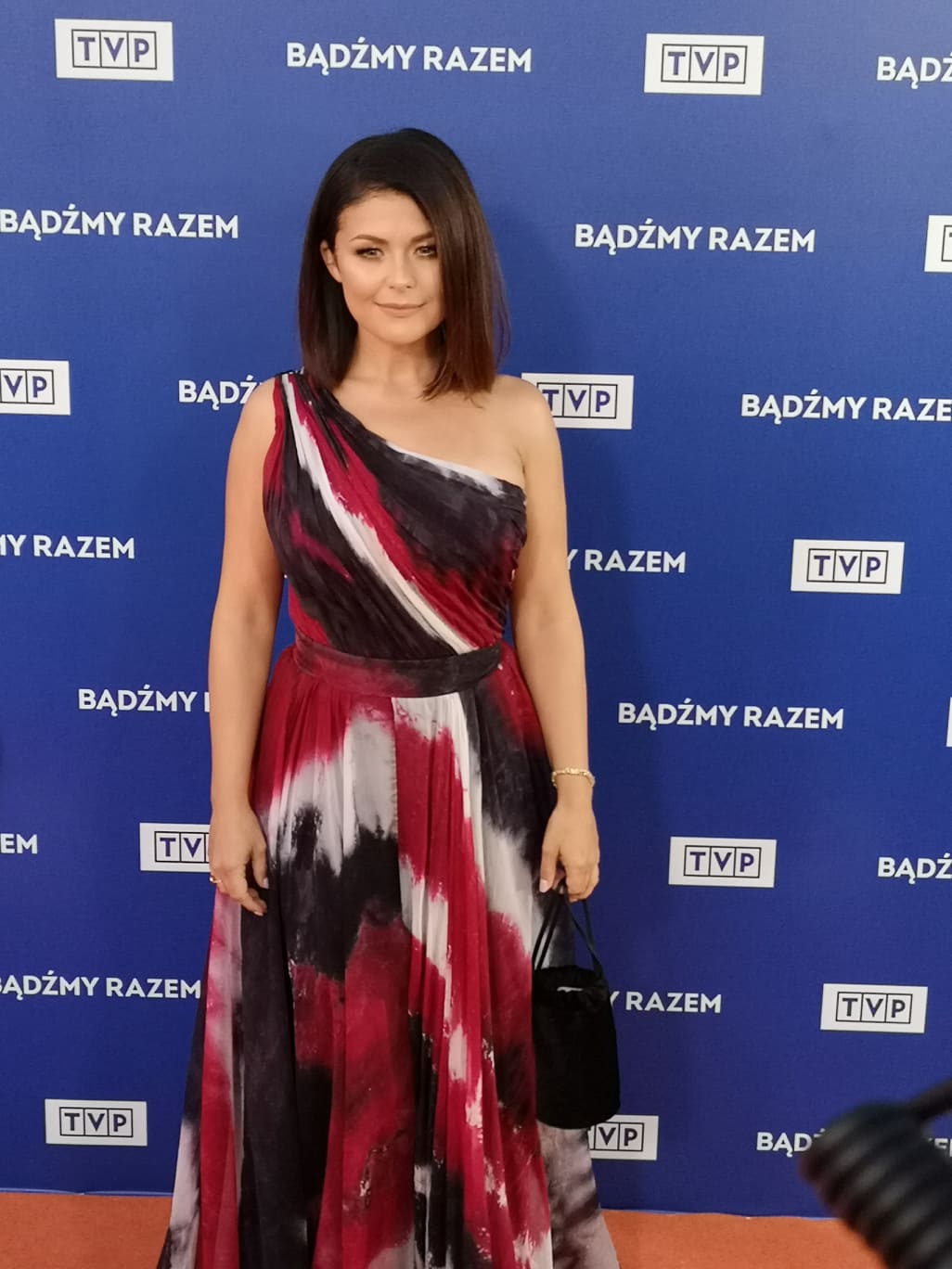 YH5BAEAAAAALAAAAAABAAEAAAIBRAA7