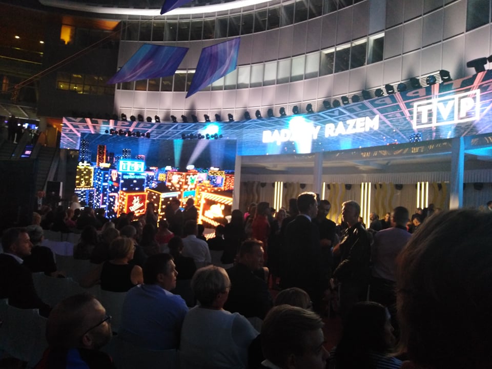 YH5BAEAAAAALAAAAAABAAEAAAIBRAA7