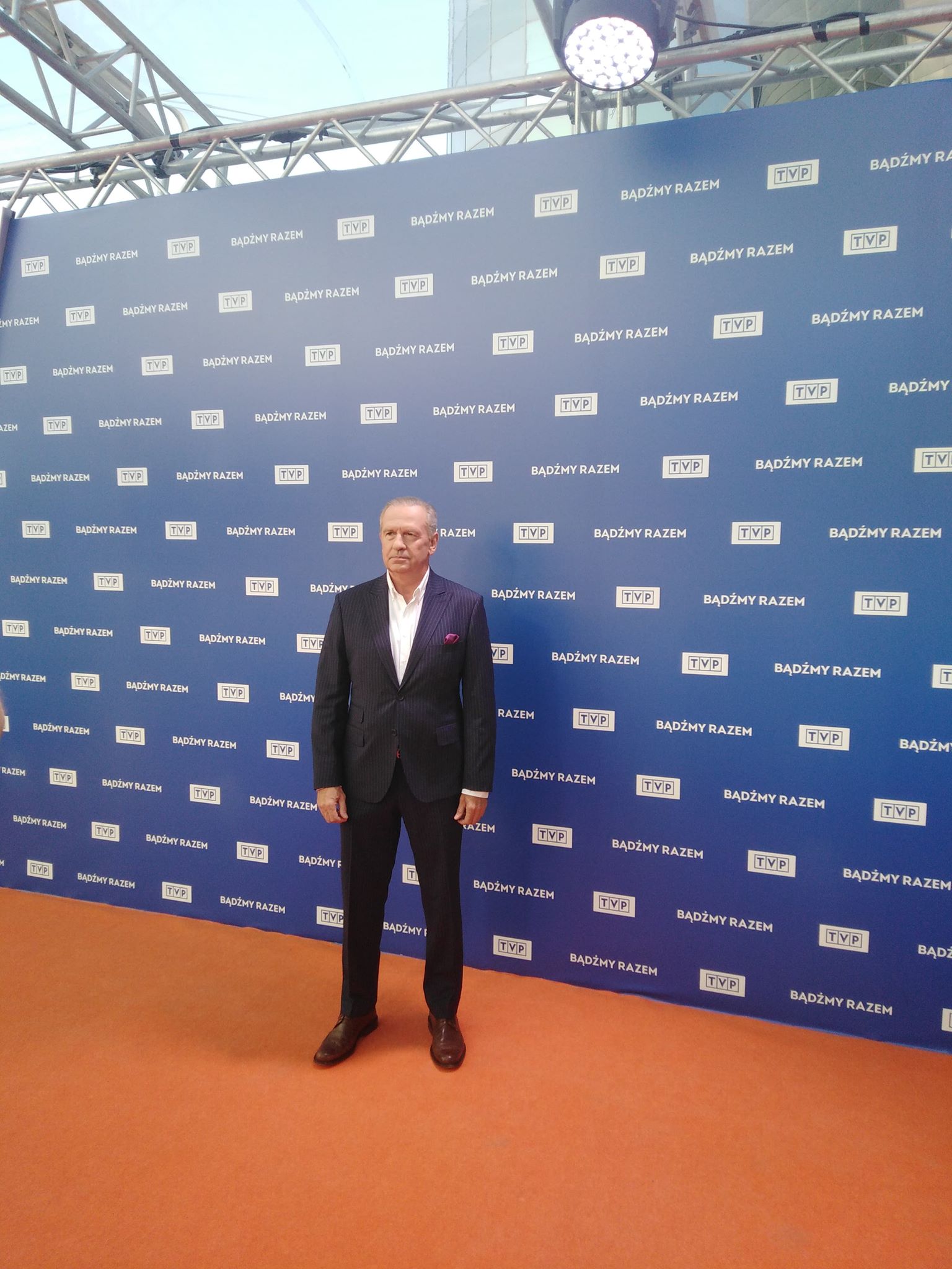 YH5BAEAAAAALAAAAAABAAEAAAIBRAA7