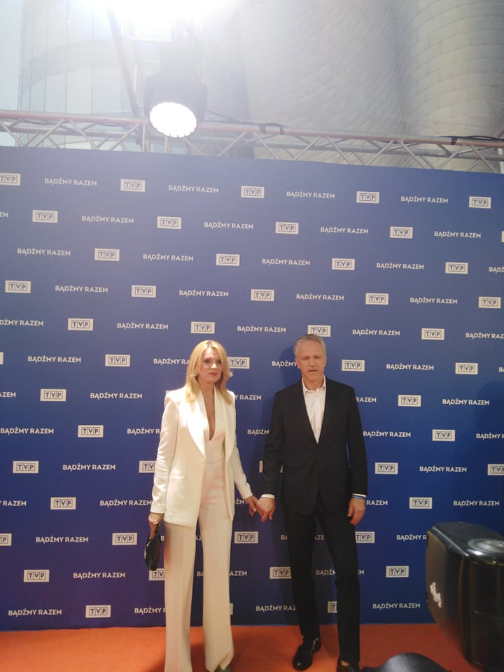 YH5BAEAAAAALAAAAAABAAEAAAIBRAA7