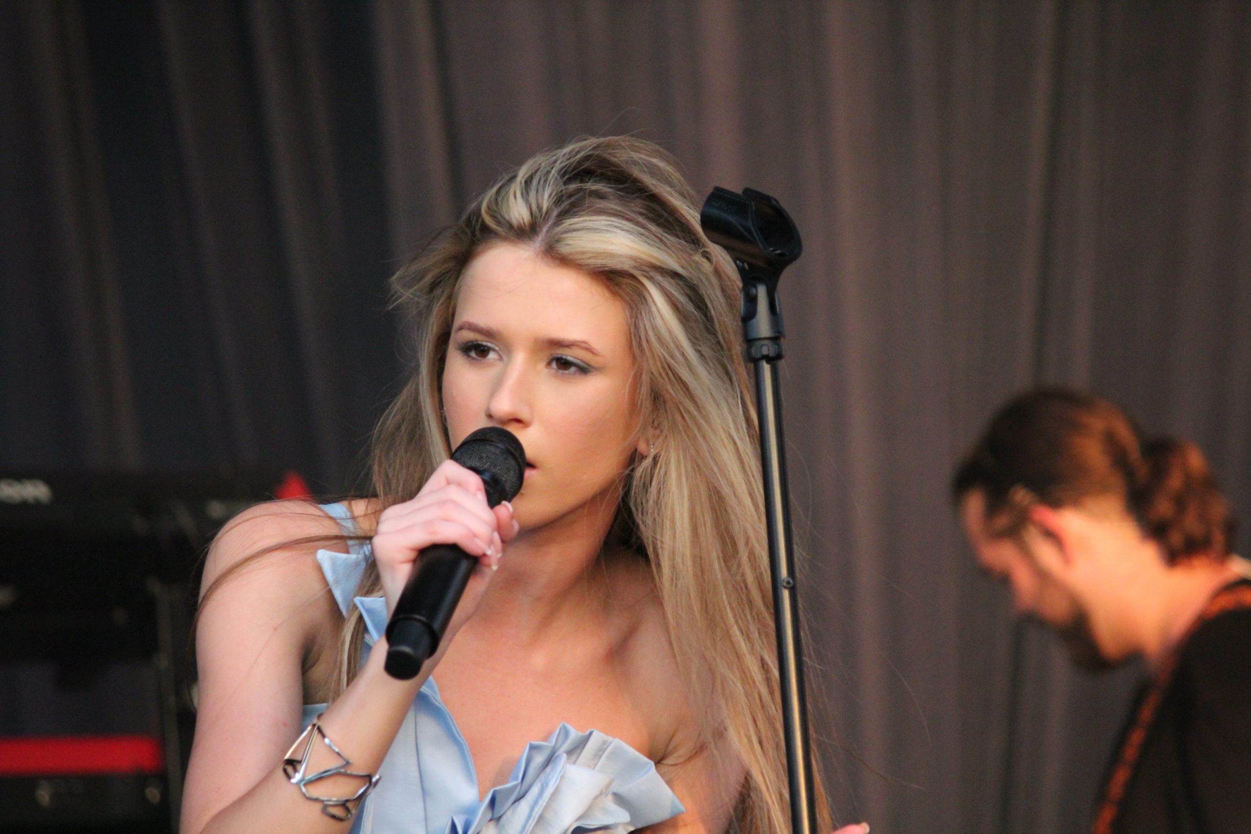 YH5BAEAAAAALAAAAAABAAEAAAIBRAA7