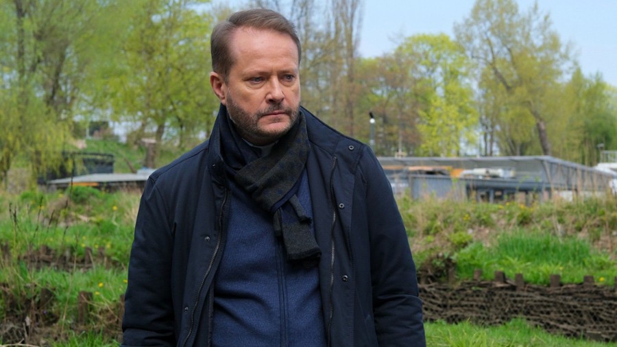 YH5BAEAAAAALAAAAAABAAEAAAIBRAA7