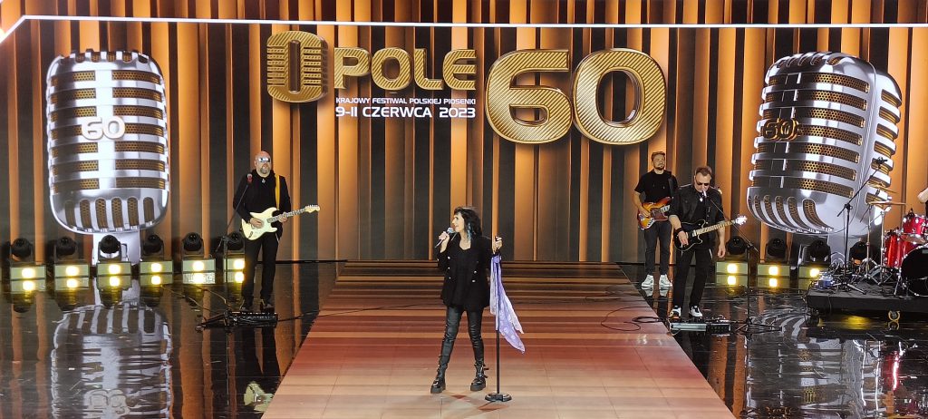 YH5BAEAAAAALAAAAAABAAEAAAIBRAA7