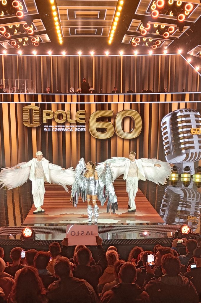 YH5BAEAAAAALAAAAAABAAEAAAIBRAA7