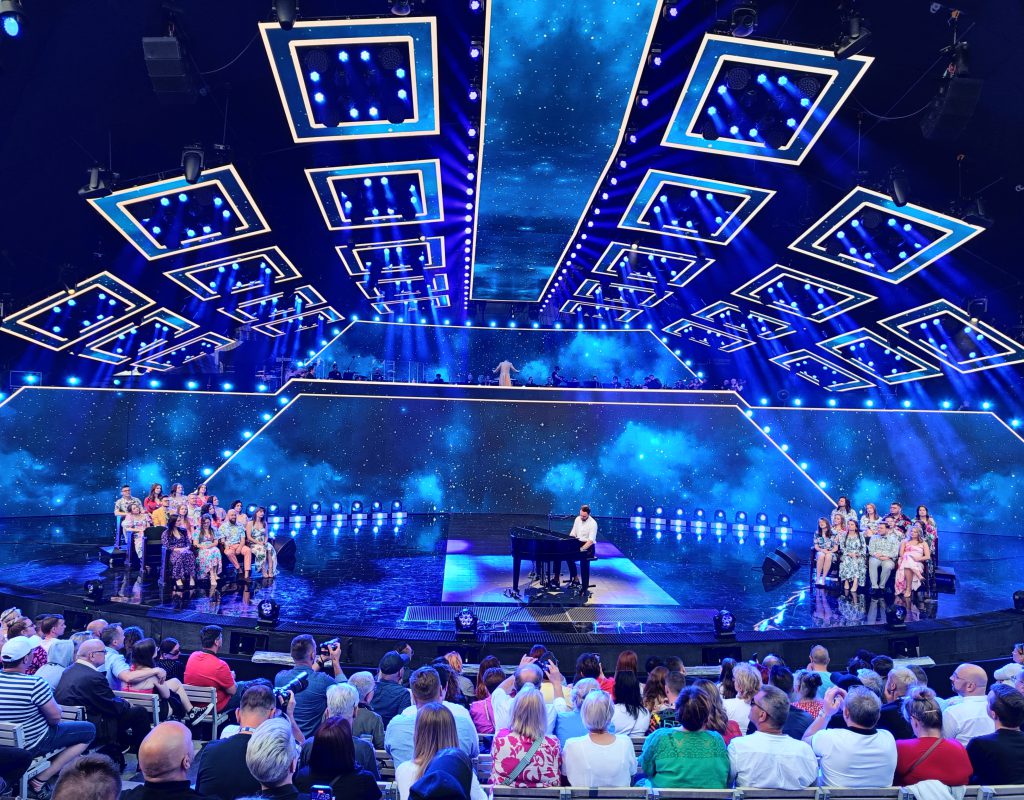 YH5BAEAAAAALAAAAAABAAEAAAIBRAA7