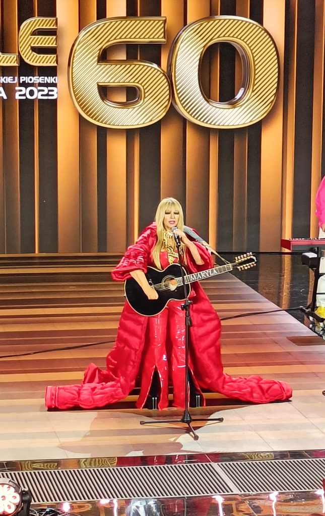 YH5BAEAAAAALAAAAAABAAEAAAIBRAA7