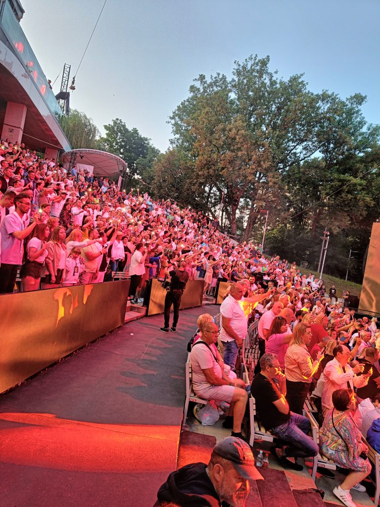 YH5BAEAAAAALAAAAAABAAEAAAIBRAA7