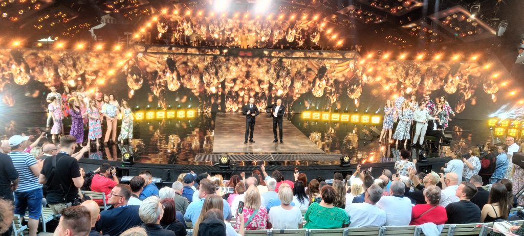 YH5BAEAAAAALAAAAAABAAEAAAIBRAA7